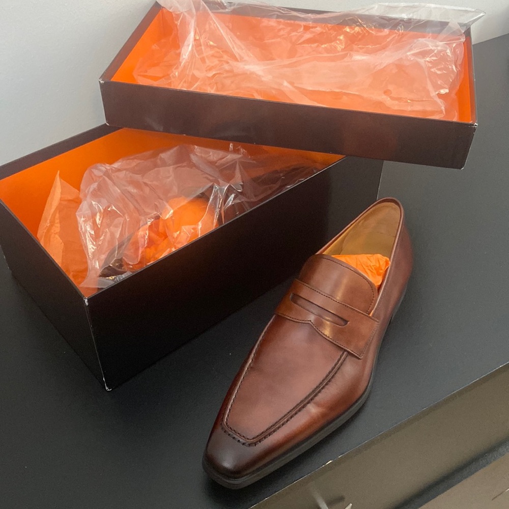 Magnanni Mens Loafers - Brown; size 9.5 NEVER BEFORE WORN.